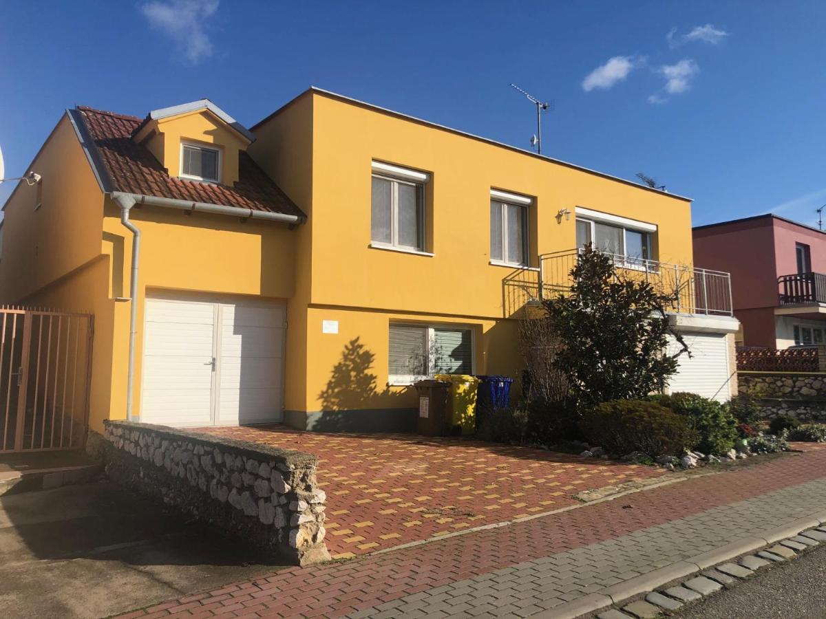 Ubytovani U Jerabku - Parkovani Zdarma Mikulov Exterior foto