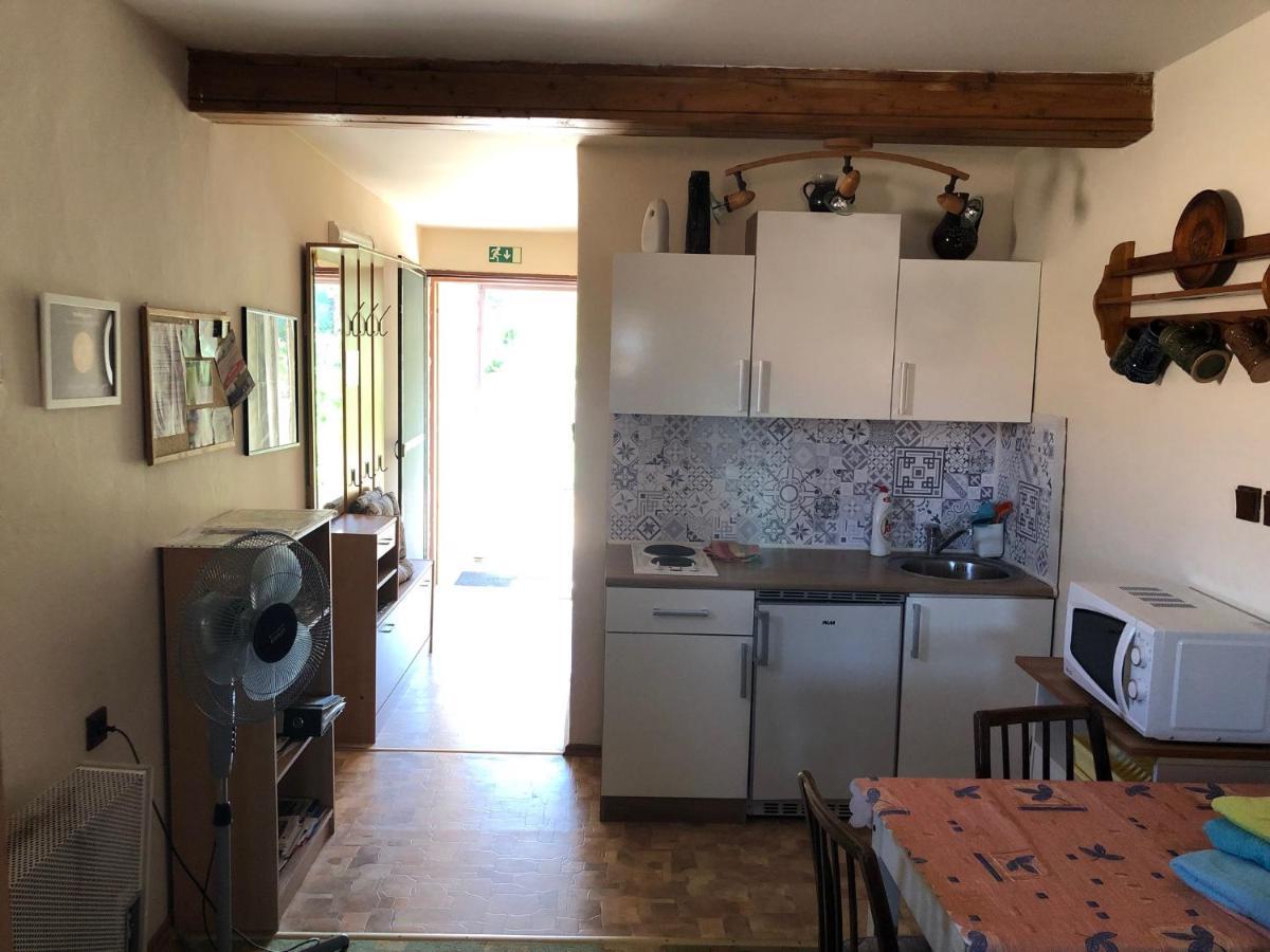 Ubytovani U Jerabku - Parkovani Zdarma Mikulov Exterior foto