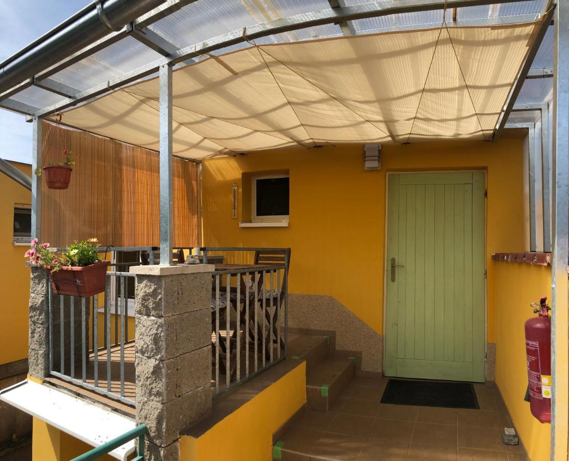 Ubytovani U Jerabku - Parkovani Zdarma Mikulov Exterior foto